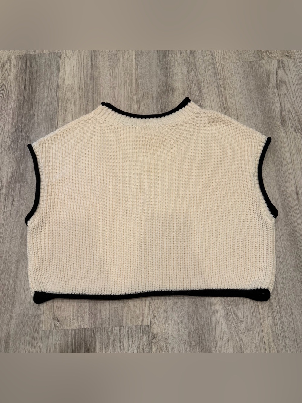 Day + Moon Cream Contrast Trim Knit Sweater Vest Size Large - Picture 3 of 3